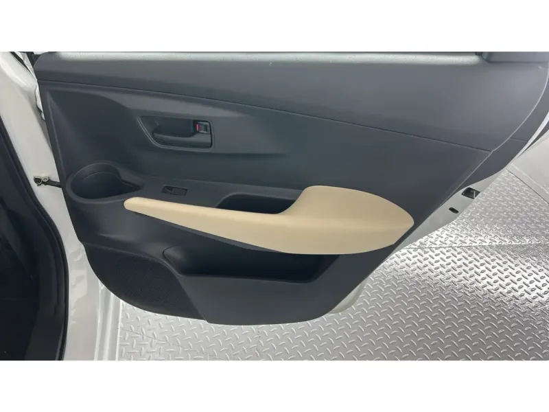 Toyota Yaris Y 2024 18
