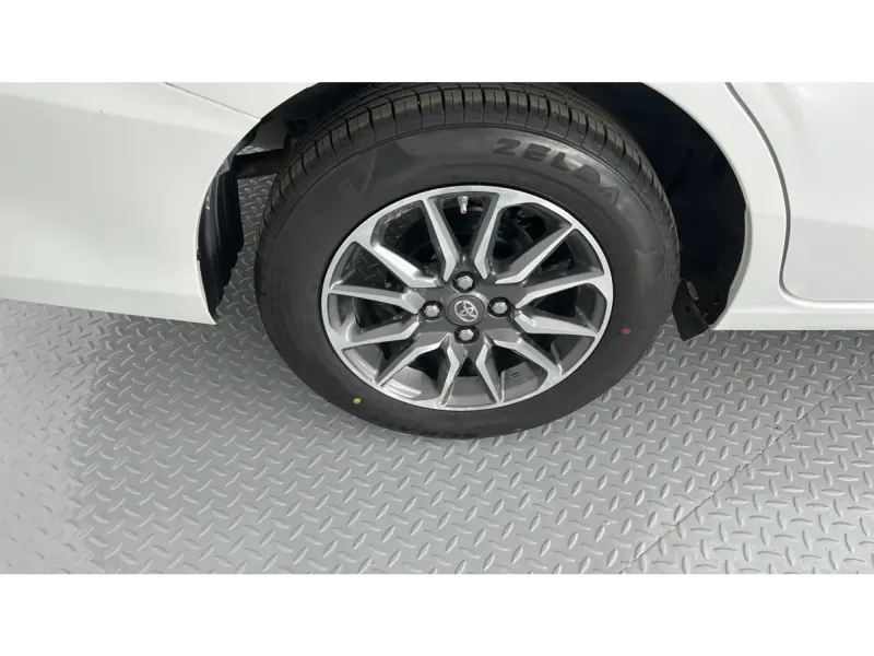 Toyota Yaris Y 2024 17
