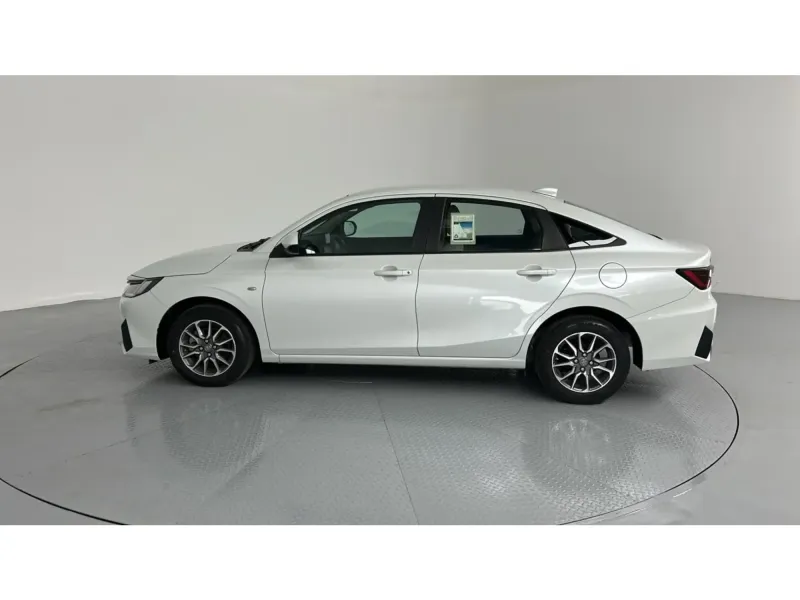 Toyota Yaris Y 2024 9