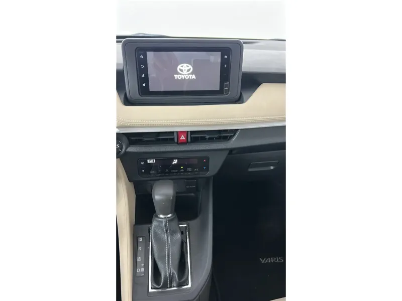 Toyota Yaris Y 2024 27