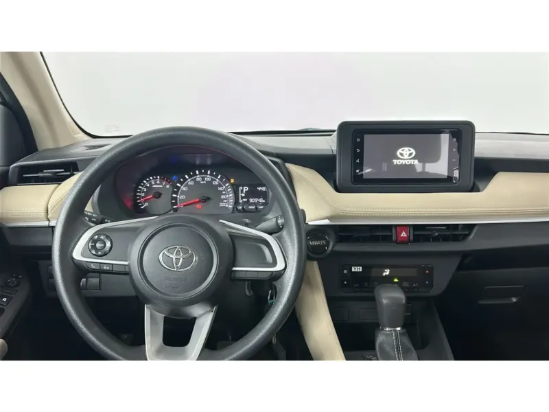 Toyota Yaris Y 2024 13