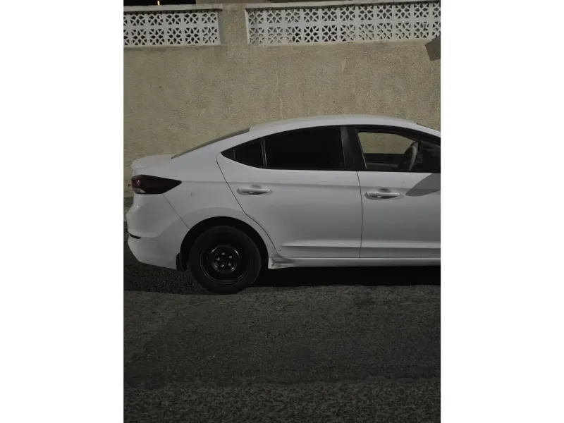 Hyundai Elantra 2018 4