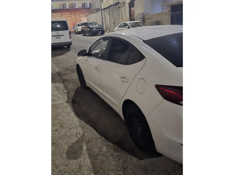 Hyundai Elantra 2018 3
