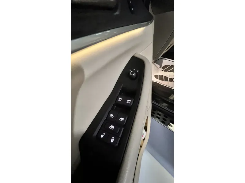 2025 Jeep Grand Cherokee Limited 3.6L V6 | Single Owner 11