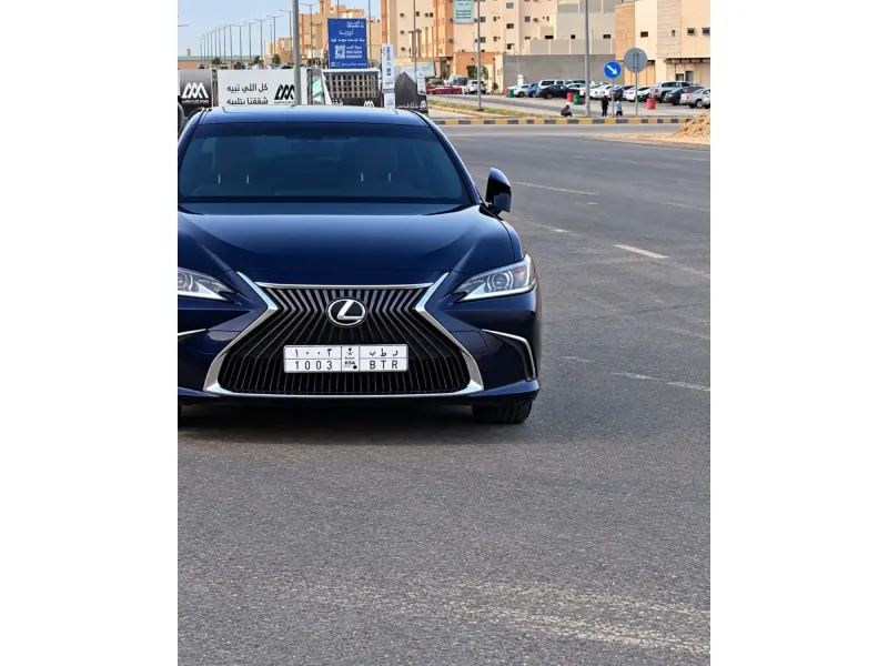 Lexus ES 2021 8