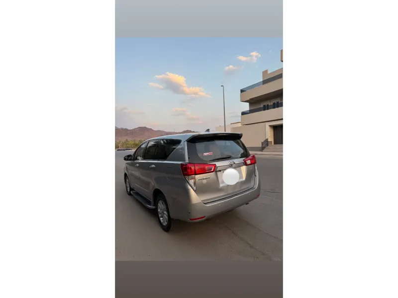 Toyota Innova 2023 5
