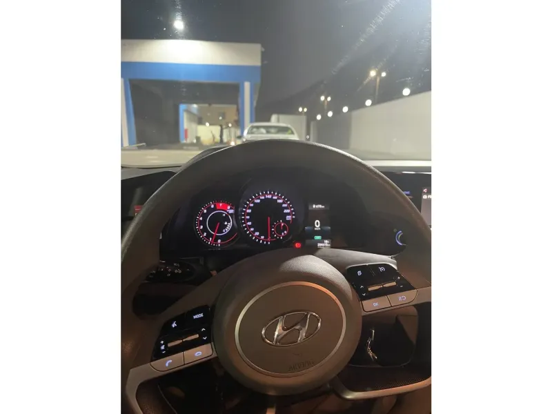 Hyundai Elantra 2022 13
