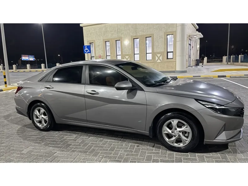 Hyundai Elantra 2022 4