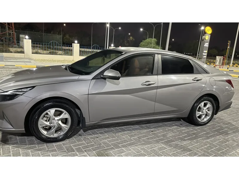 Hyundai Elantra 2022 3