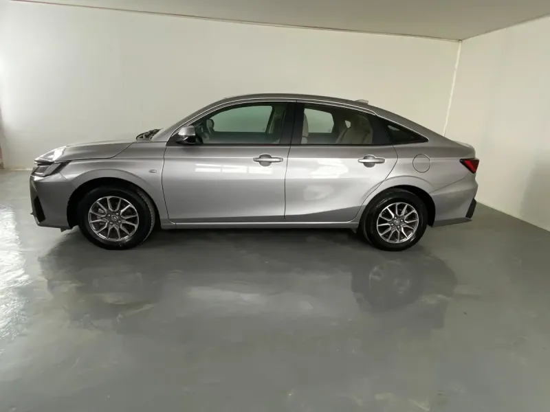 Toyota Yaris Y 2023 3