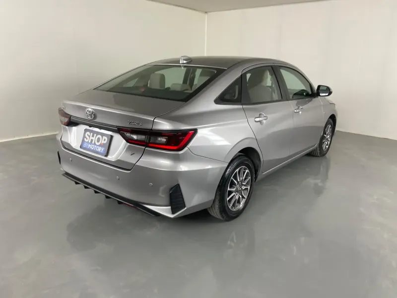 Toyota Yaris Y 2023 4