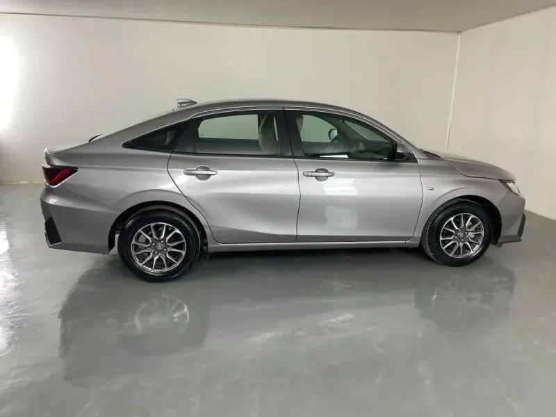 Toyota Yaris Y 2023 5