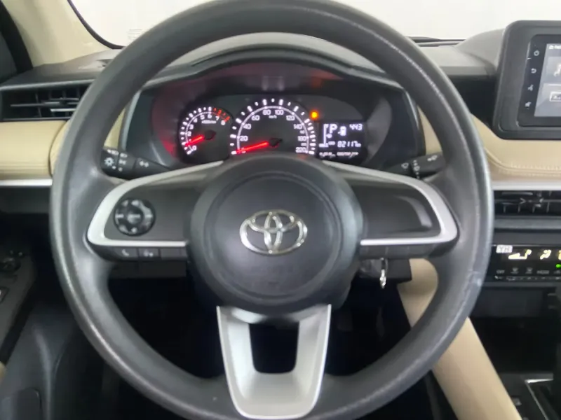 Toyota Yaris Y 2023 10