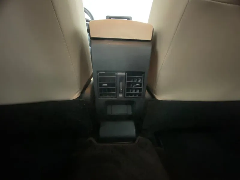 Toyota Yaris Y 2023 12