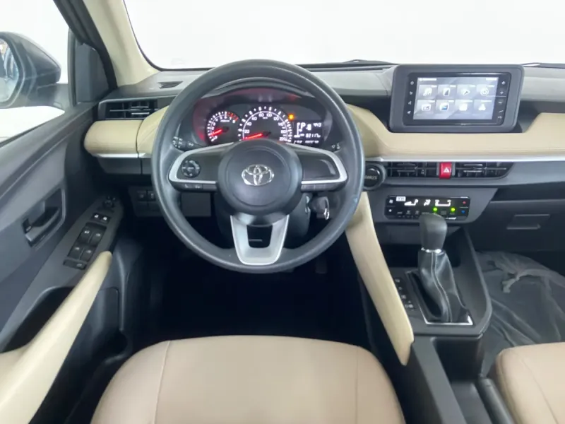 Toyota Yaris Y 2023 14