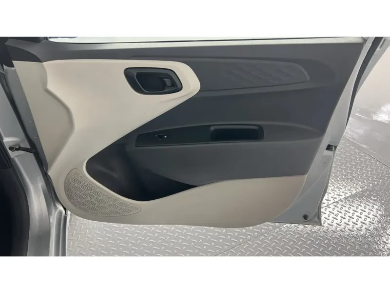 Hyundai GRAND i10 STD 2023 16