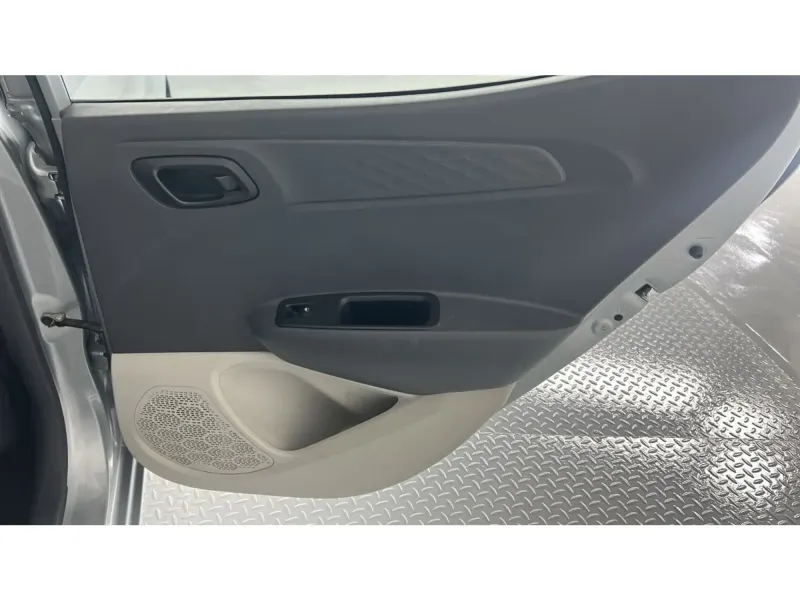 Hyundai GRAND i10 STD 2023 18