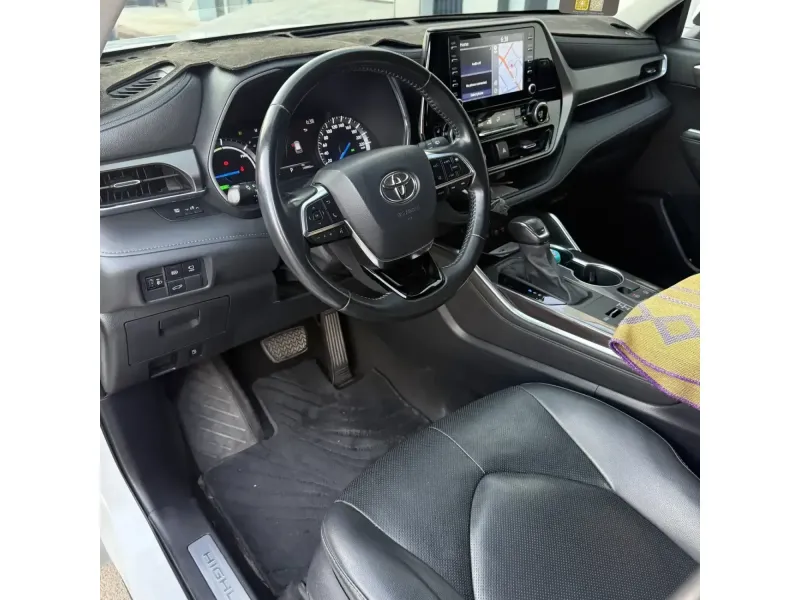Toyota Highlander 2021 3