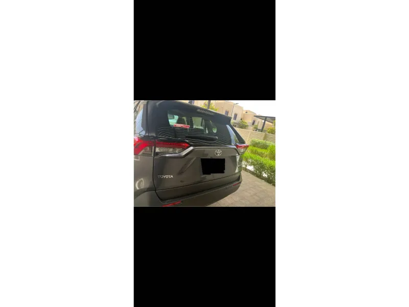 Toyota RAV4 2025 5