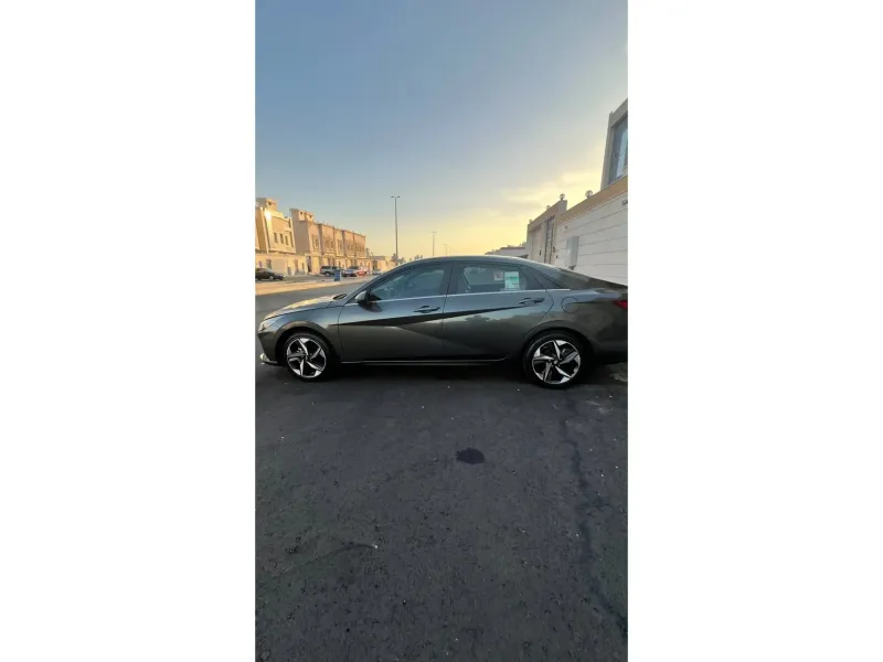 Hyundai Elantra 2022 4