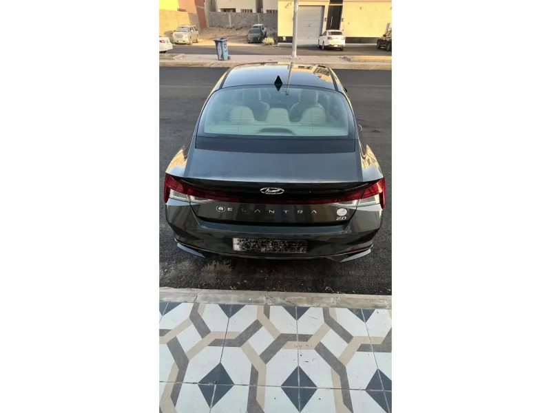 Hyundai Elantra 2022 3