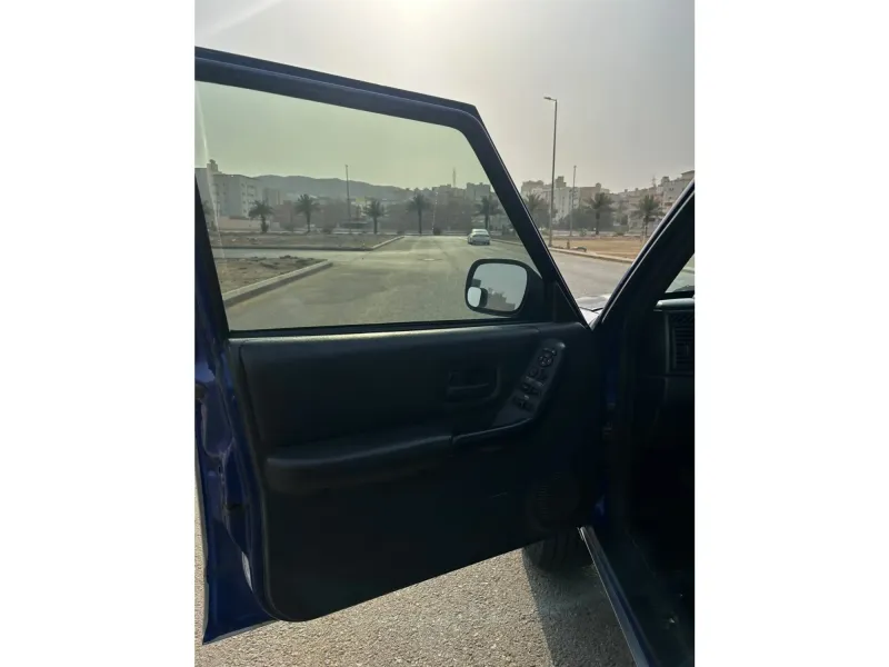 Jeep Cherokee 2000 6