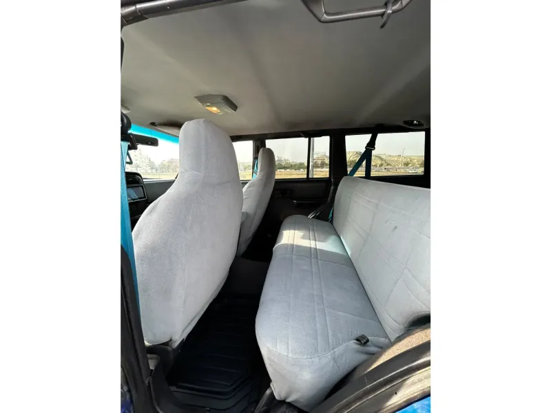 Jeep Cherokee 2000 7