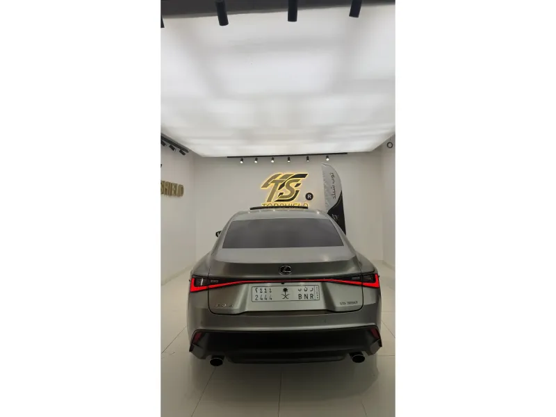 Lexus IS 2024 4