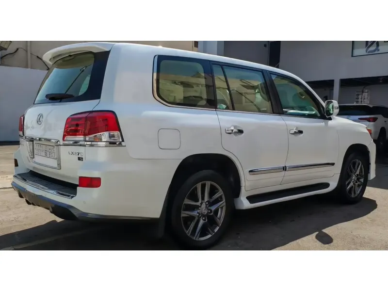 Lexus LX 2015 9