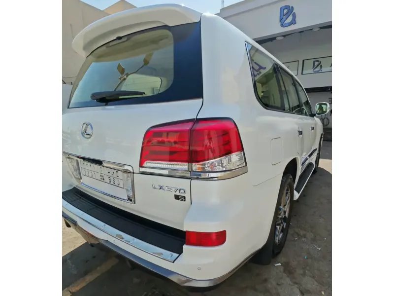 Lexus LX 2015 10