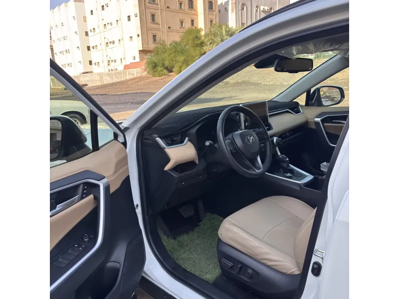 Toyota RAV4 2025 Hybrid full option 6