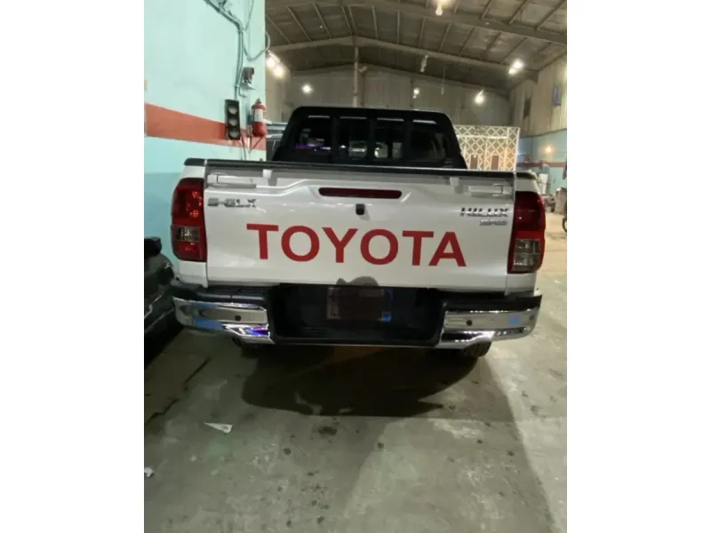 Toyota Hilux 2020 4