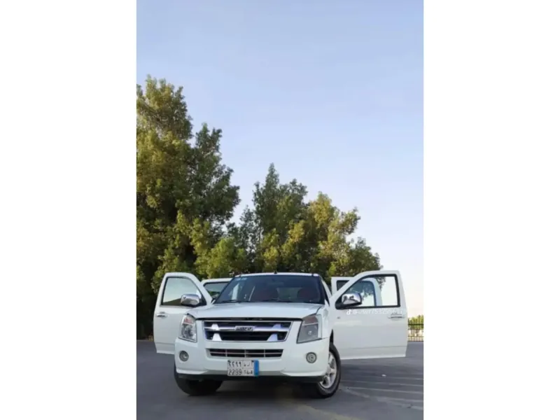 ايسوزو دي ماكس 2012 4