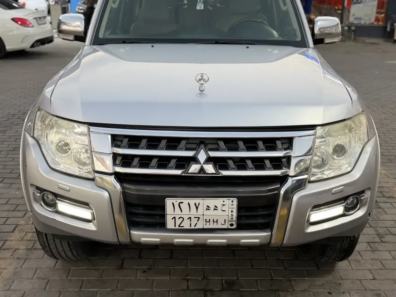 Mitsubishi Pajero 2016 1