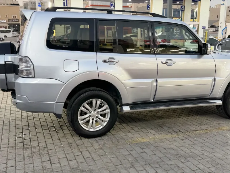 Mitsubishi Pajero 2016 3