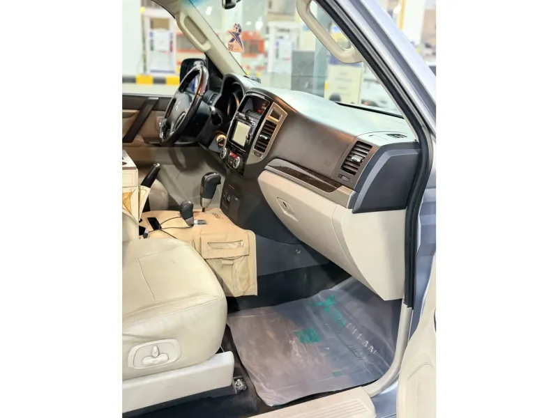 Mitsubishi Pajero 2016 10