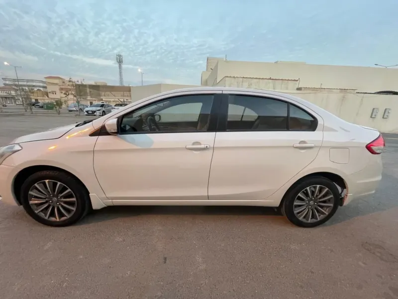 سوزوكي سياز 2024 23