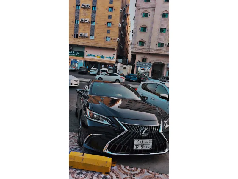 لكزس ES 2023 1