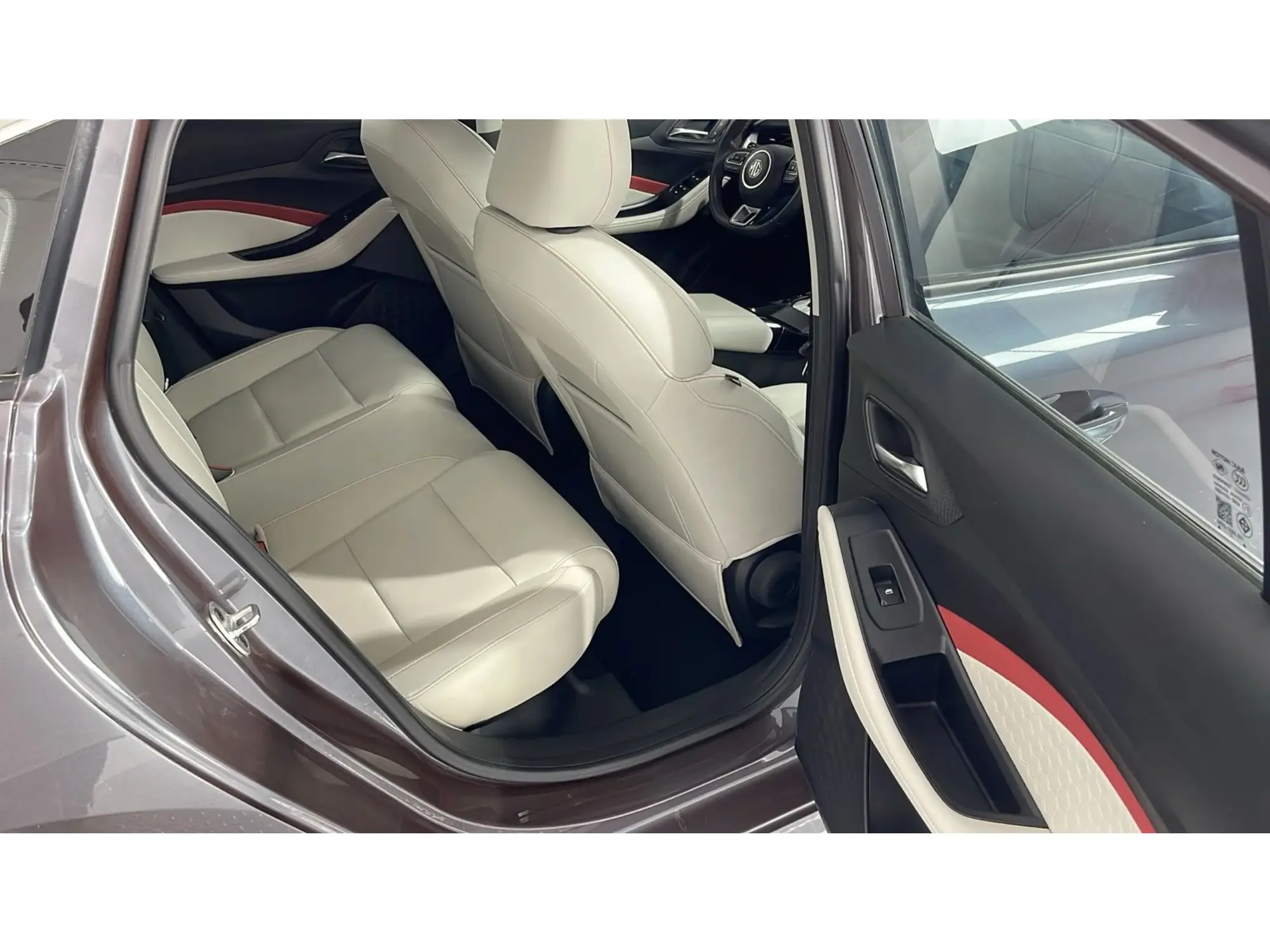 MG GT STD 2023