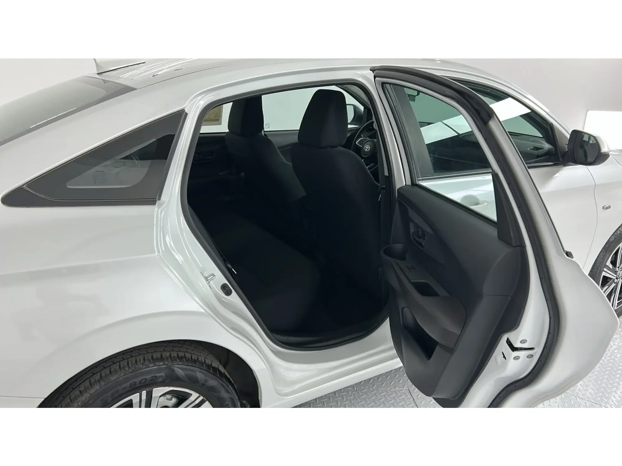 Toyota Yaris Y PLUS 1.3L 2024