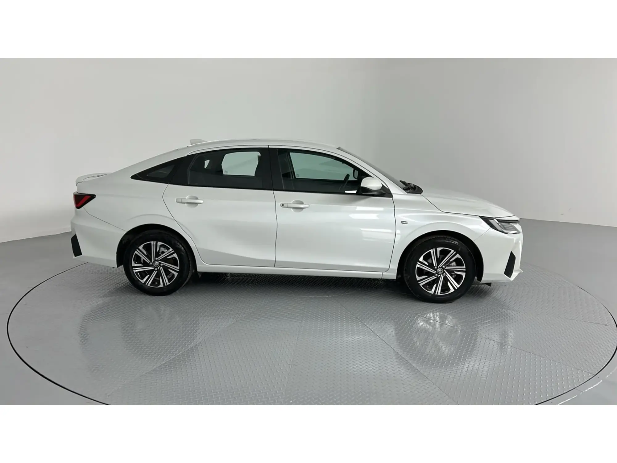Toyota Yaris Y PLUS 1.3L 2024