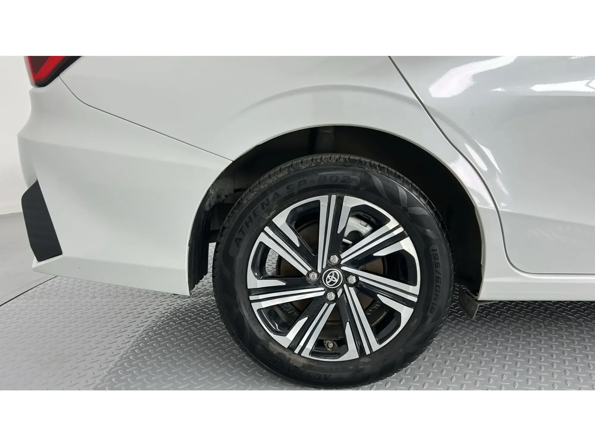 Toyota Yaris Y PLUS 1.3L 2024