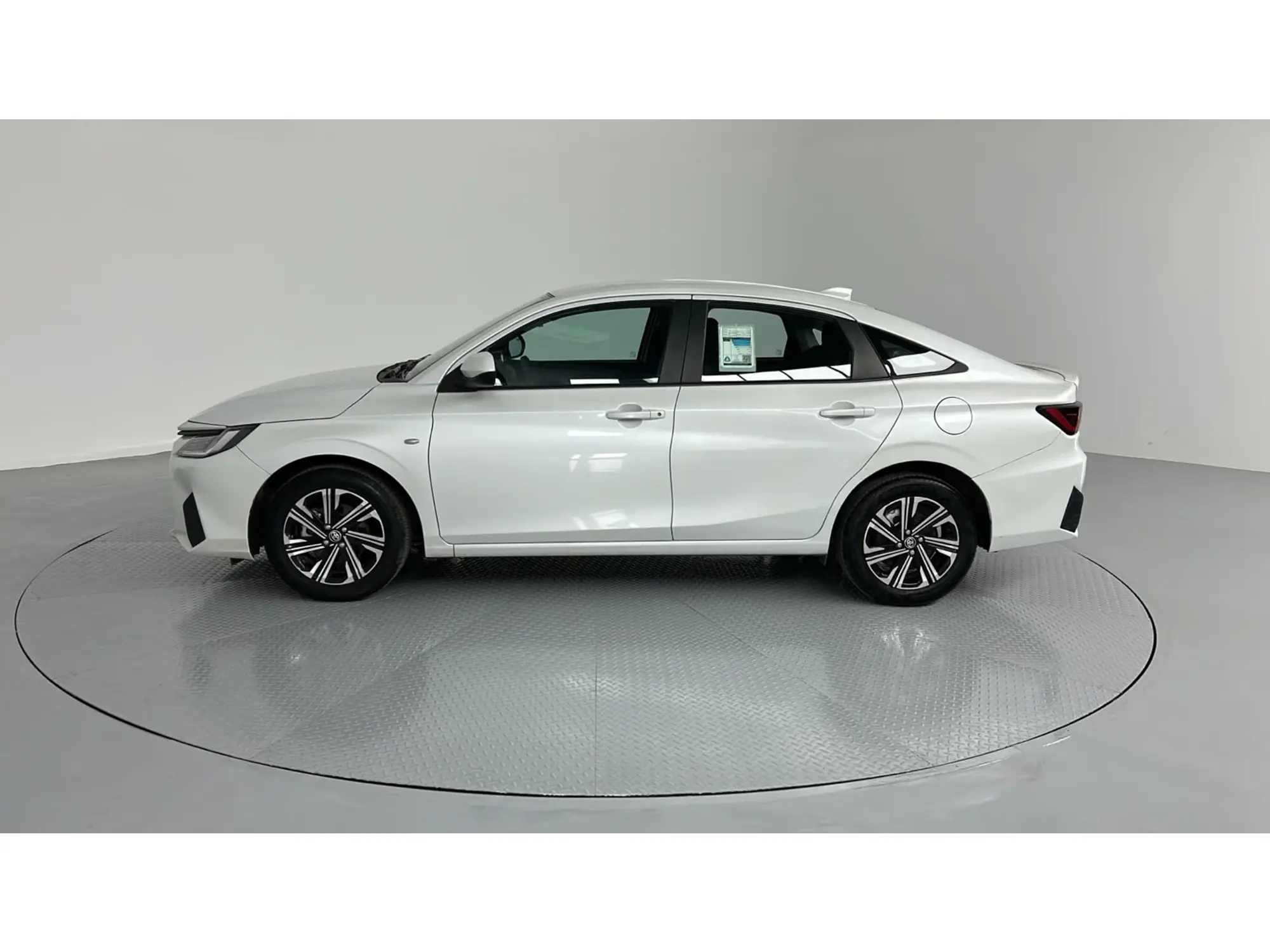 Toyota Yaris Y PLUS 1.3L 2024