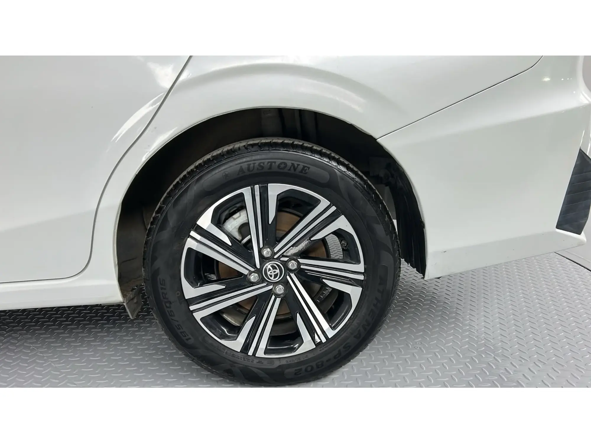 Toyota Yaris Y PLUS 1.3L 2024