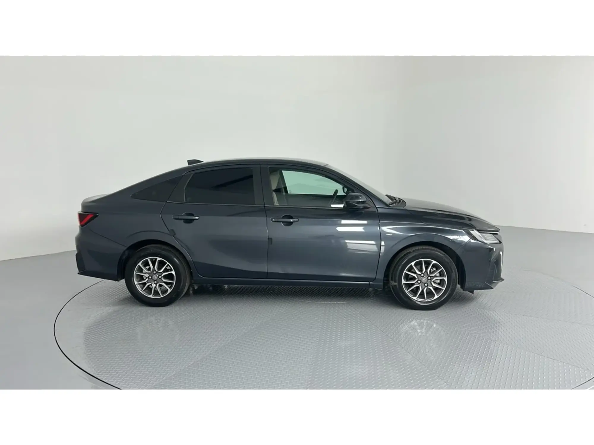 Toyota Yaris Y 2024