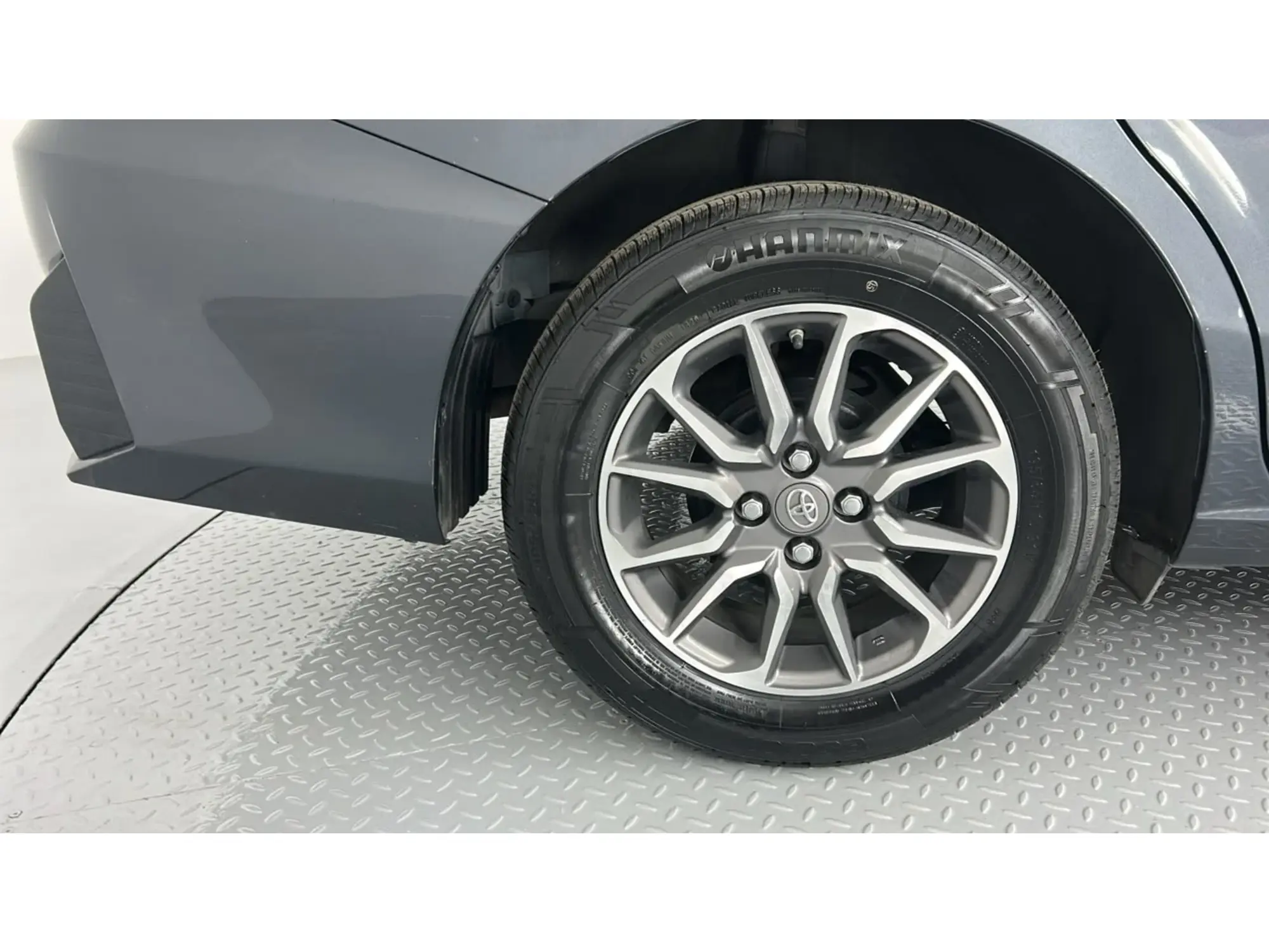 Toyota Yaris Y 2024
