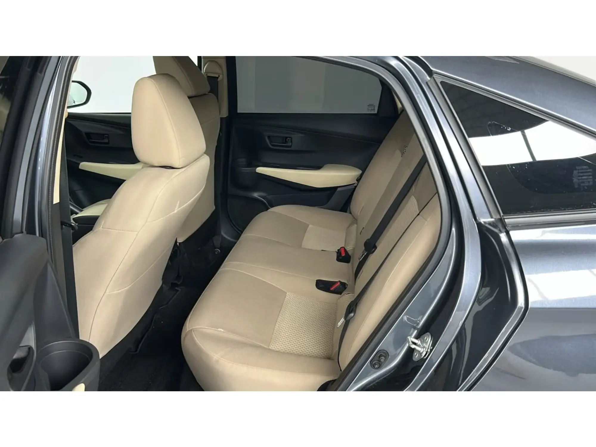 Toyota Yaris Y 2024