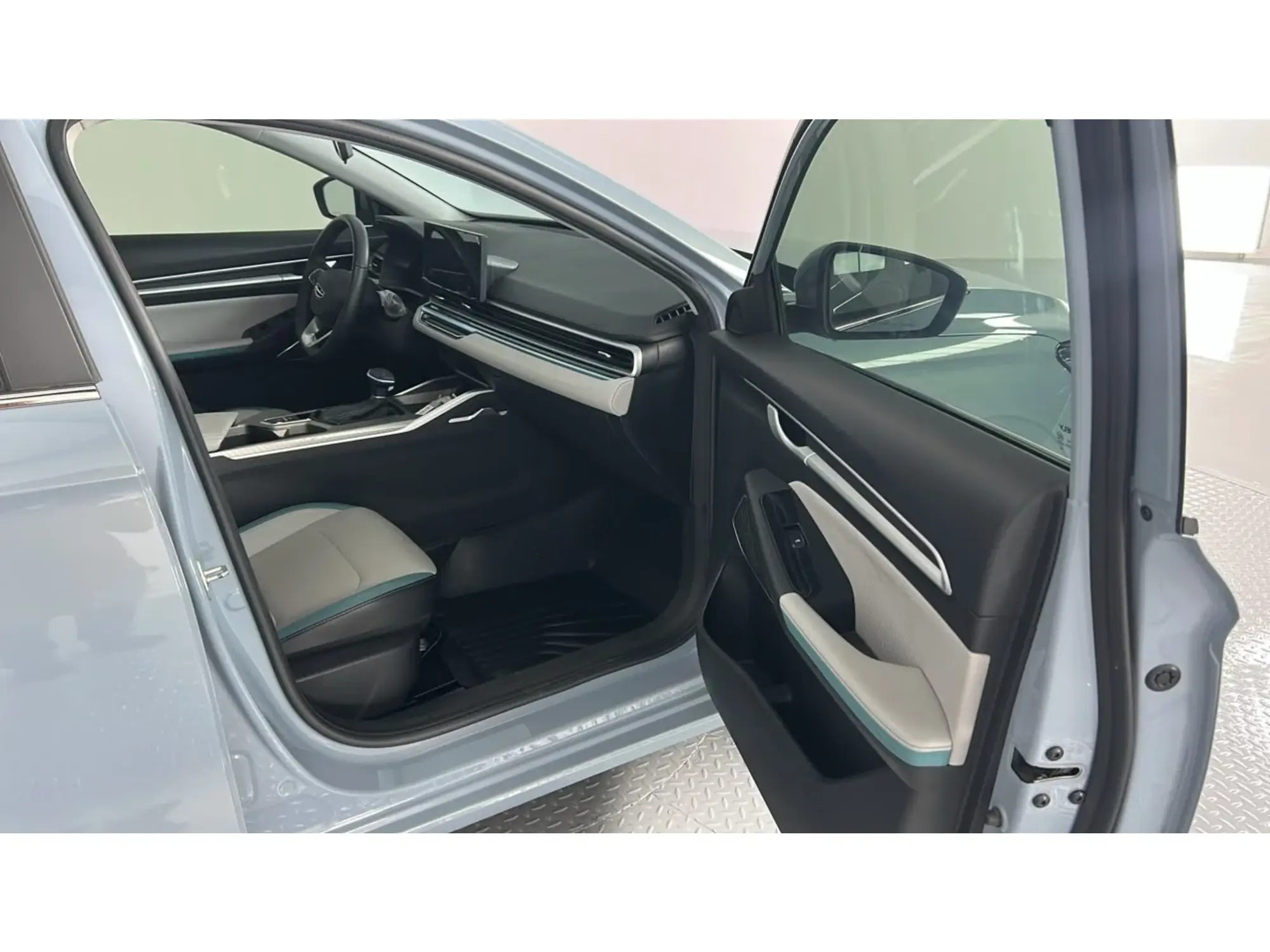 Geely Emgrand GF 2025