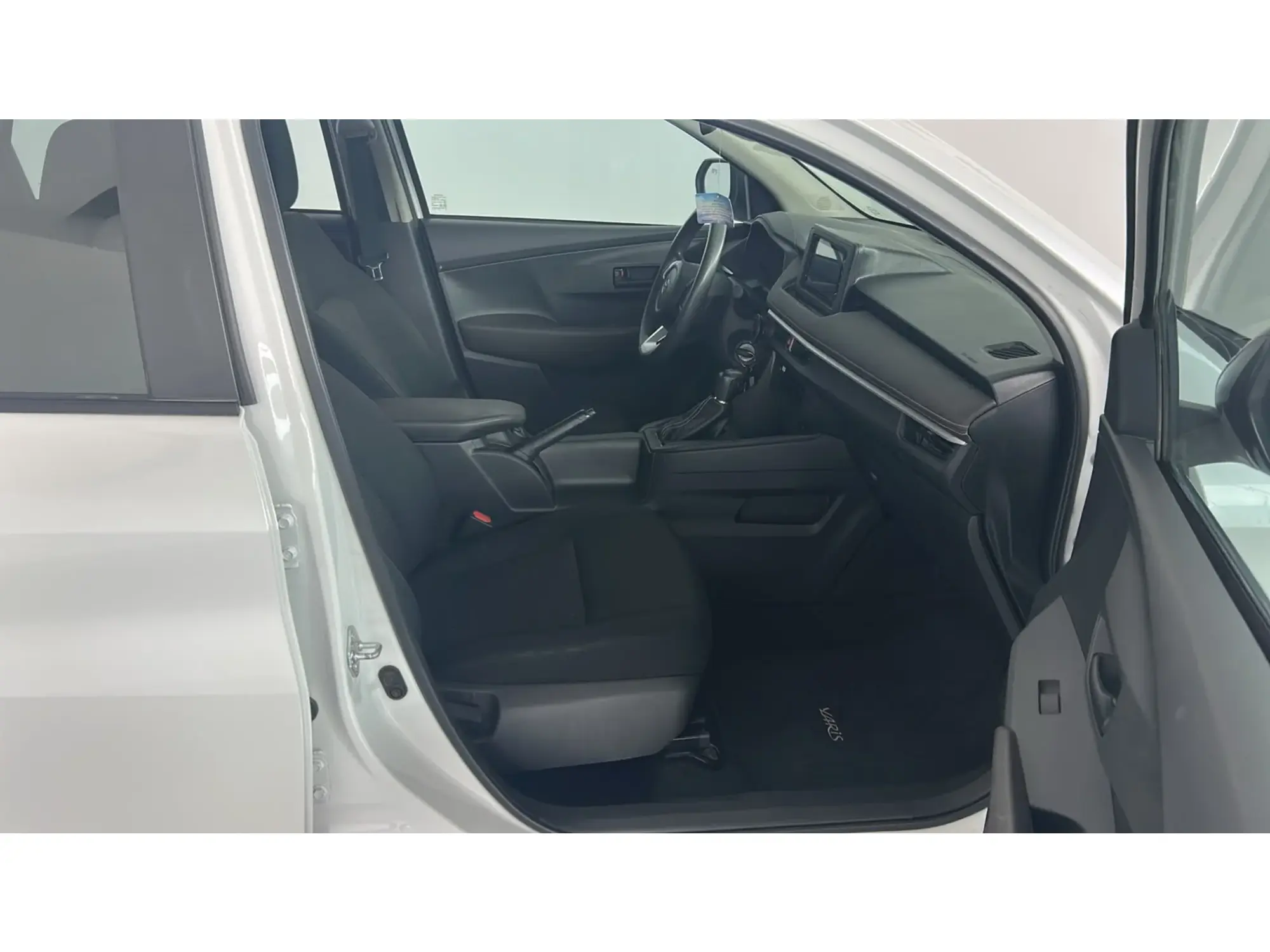 Toyota Yaris Y 2024