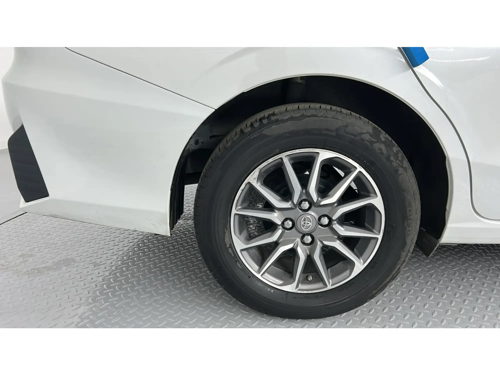Toyota Yaris Y 2024